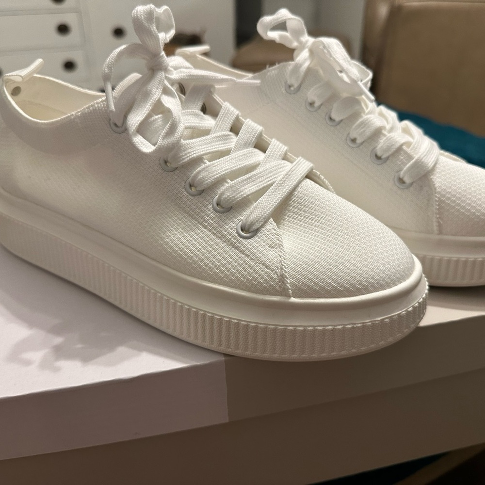 BP White Women's Sneakers